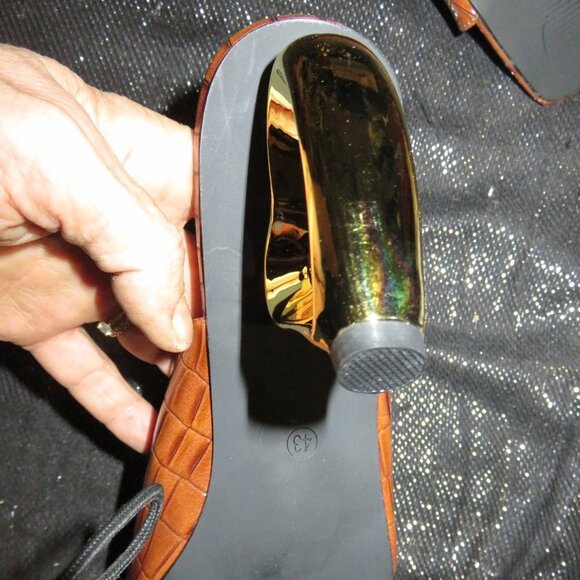 Crocodile Embossed High Gloss Leather Mule Sandals Heart Sculptural Heels sz 11 - Picture 14 of 16